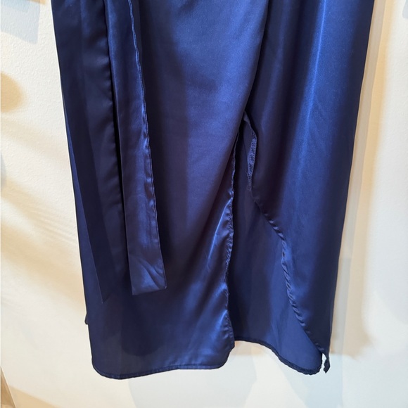Blue satin off the shoulders dress pretty little thing size small - Picture 2 of 7